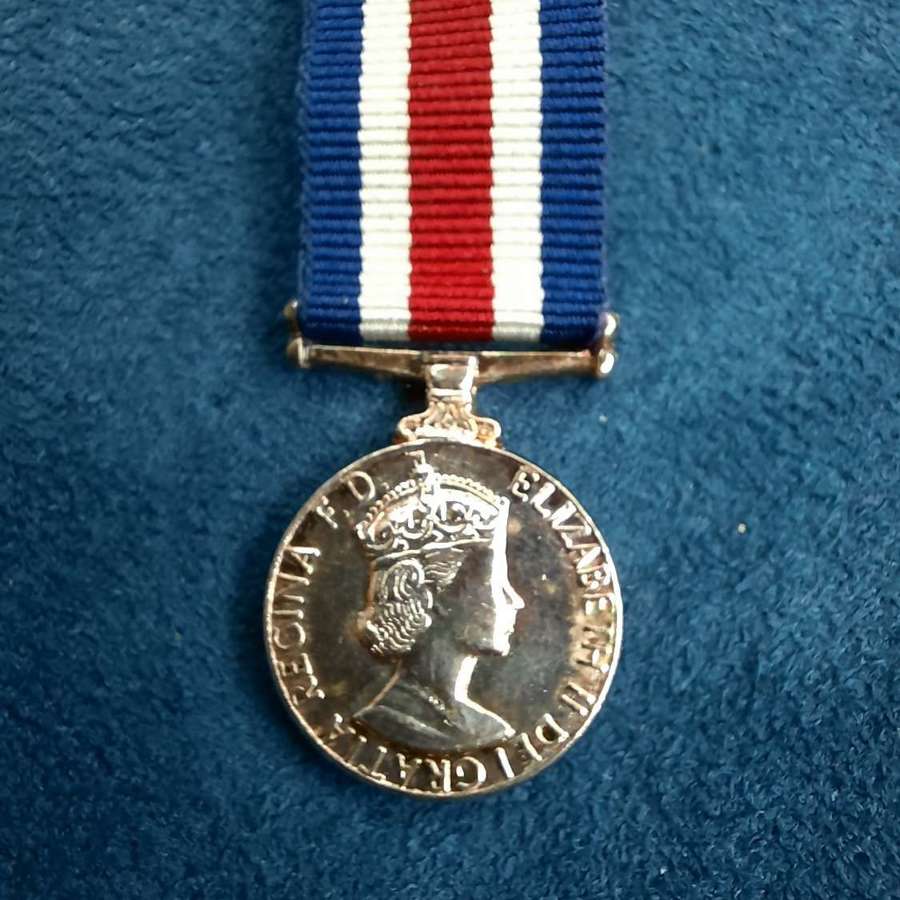 Miniature Queen's Medal for Champion Shots of the Royal Navy
