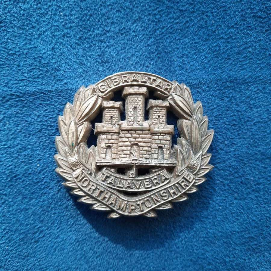 WW2 Northamptonshire Regiment Plastic Economy Issue Cap Badge