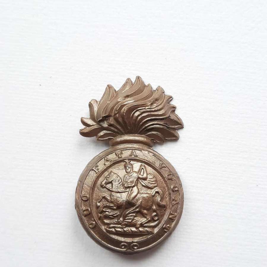 WW2 Northumbrian Fusiliers Plastic Cap Badge