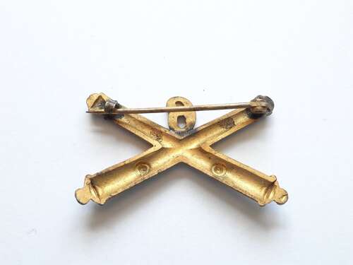 US 6th Artillery Officer's Collar Badge